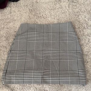 Banana Republic Black and White Patterned Mini Skirt